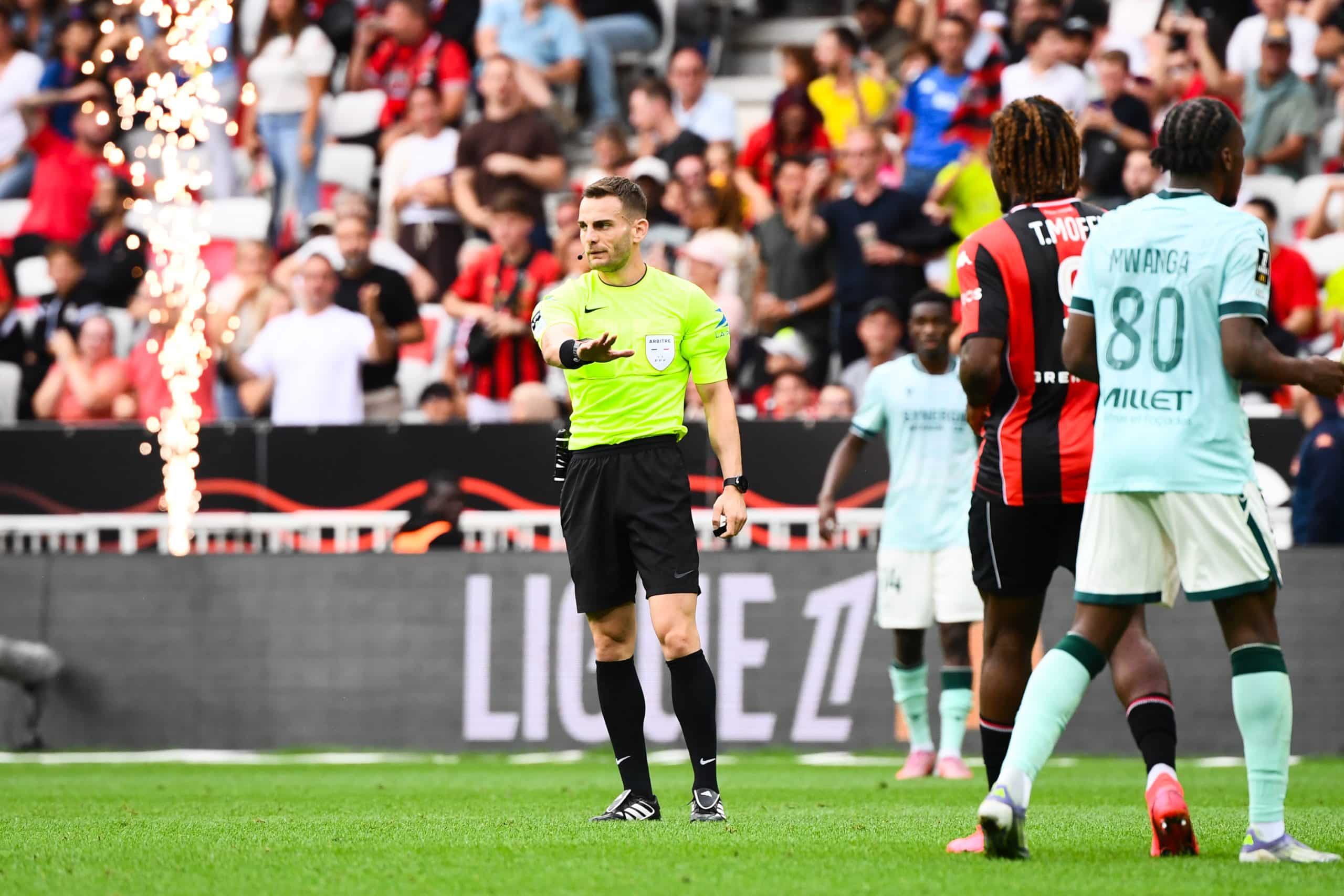 M. Paradis lors du seul match du FC Nantes qu'il a arbitré, à Nice.