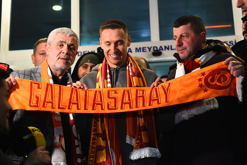 Le Paris FC s’invite dans la lutte pour Przemysław Frankowski