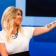 Wanda Nara prenant un selfie.