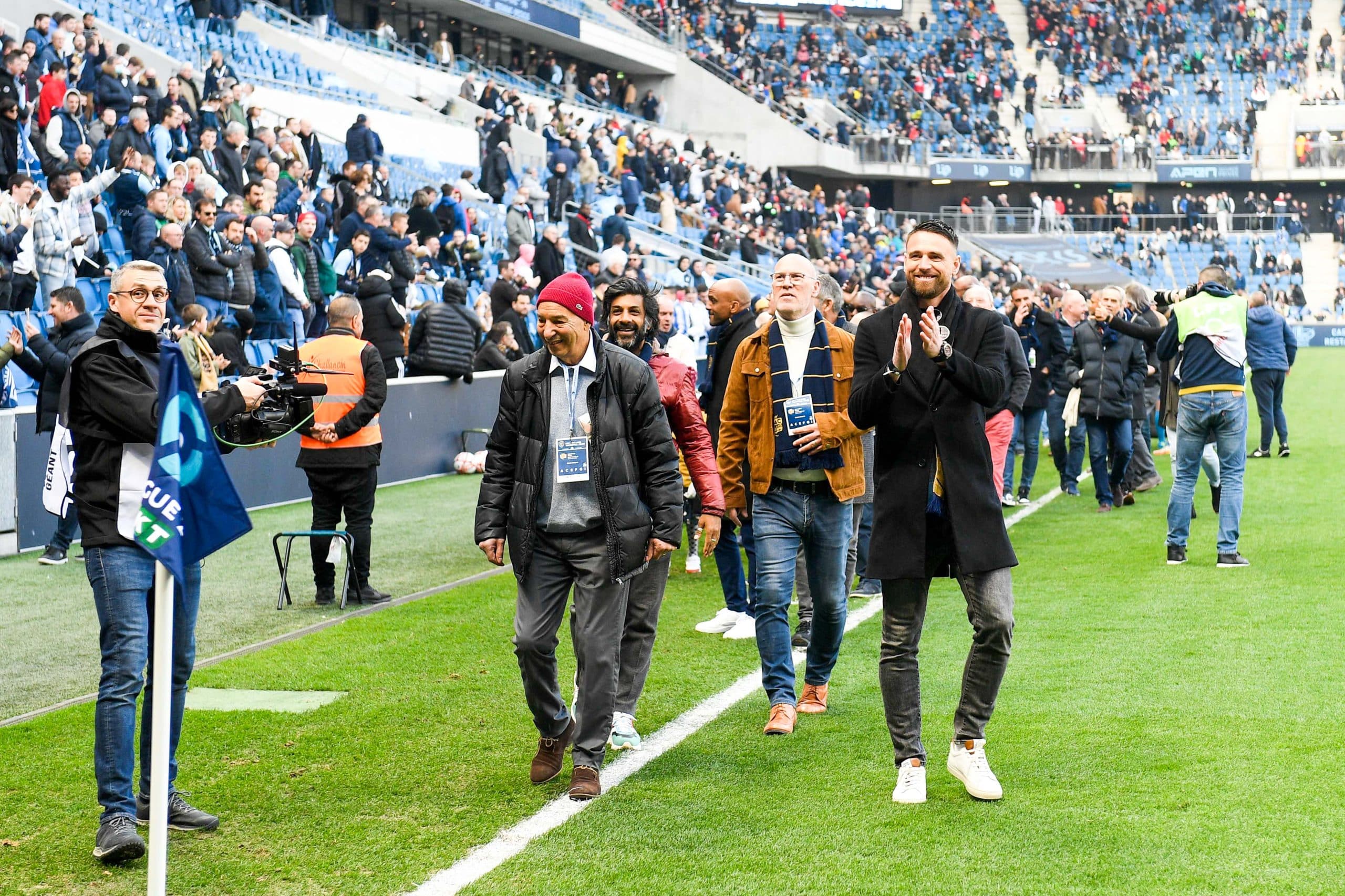 Anthony Le Tallec saluant des supporters du Havre, son club formateur.