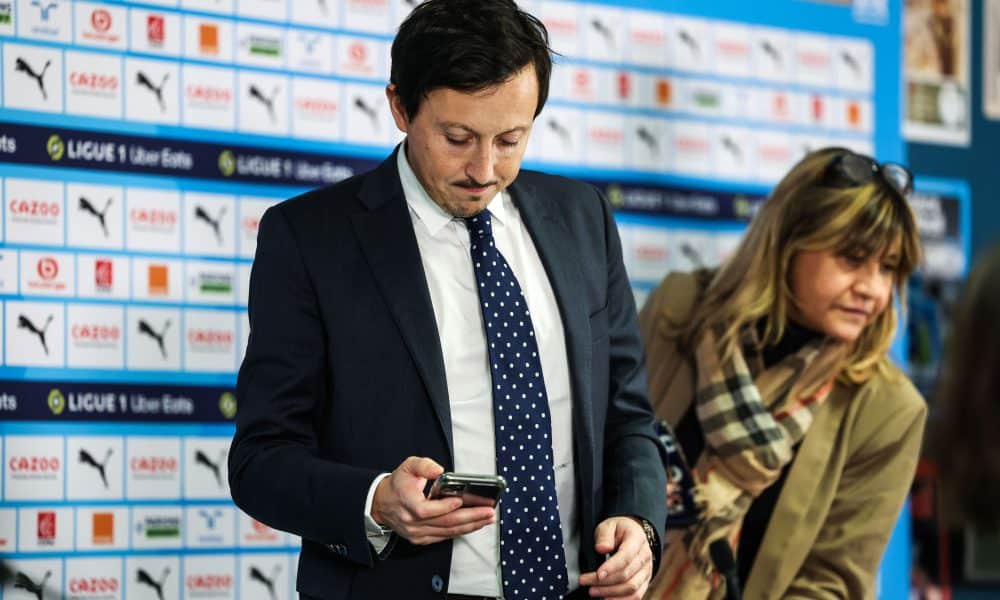 Elodie Malatrait était souvent l'ombre des dirigeants à l'OM (ici avec Pablo Longoria).