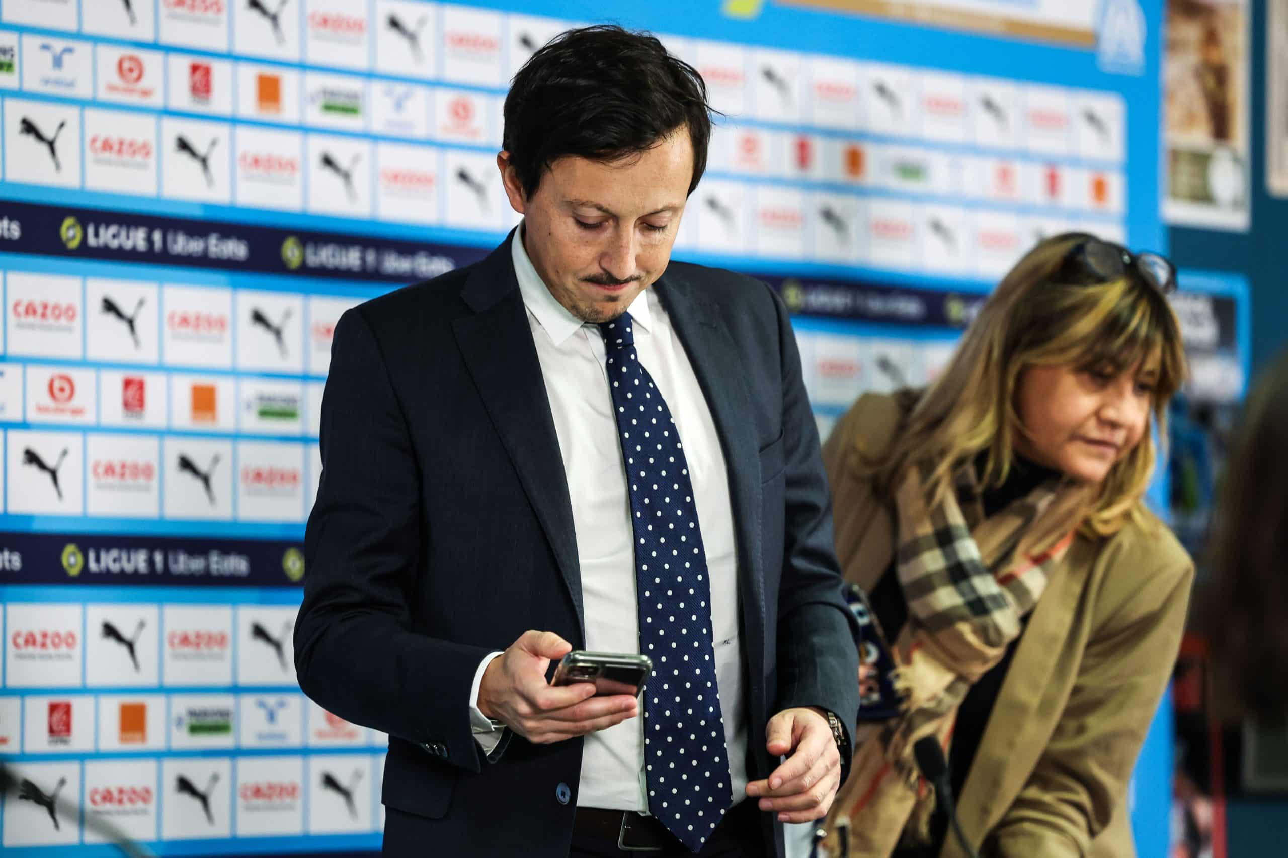 Elodie Malatrait était souvent l'ombre des dirigeants à l'OM (ici avec Pablo Longoria).