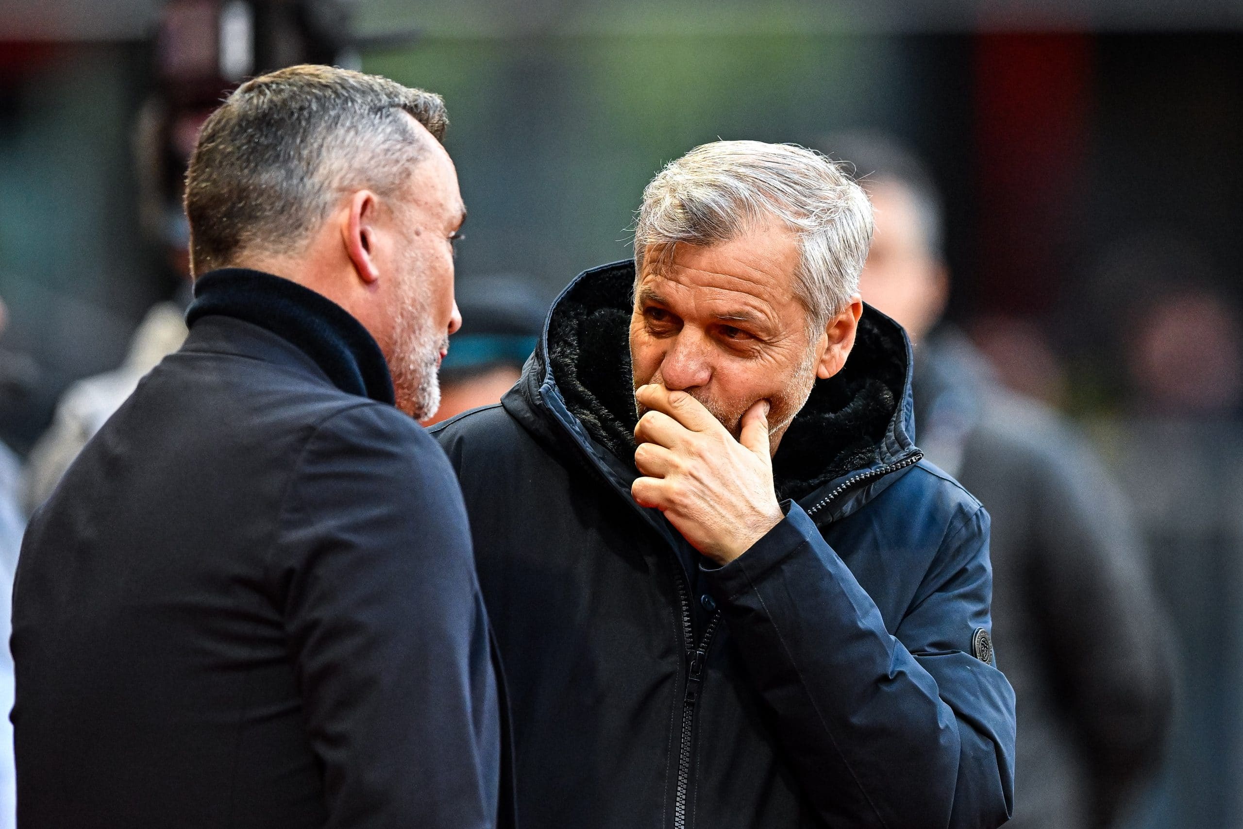 Franck Haise et Bruno Genesio en discussions.