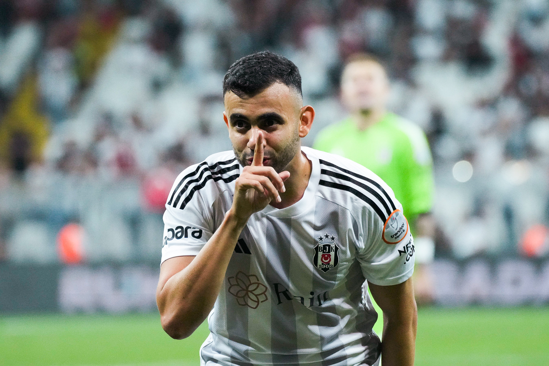 Rachid Ghezzal dans ses belles oeuvres à Besiktas.