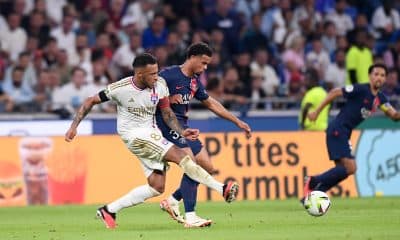 Un duel Corentin Tolisso-Warren Zaïre-Emery lors d'un OL-PSG de la saison 2023-24.