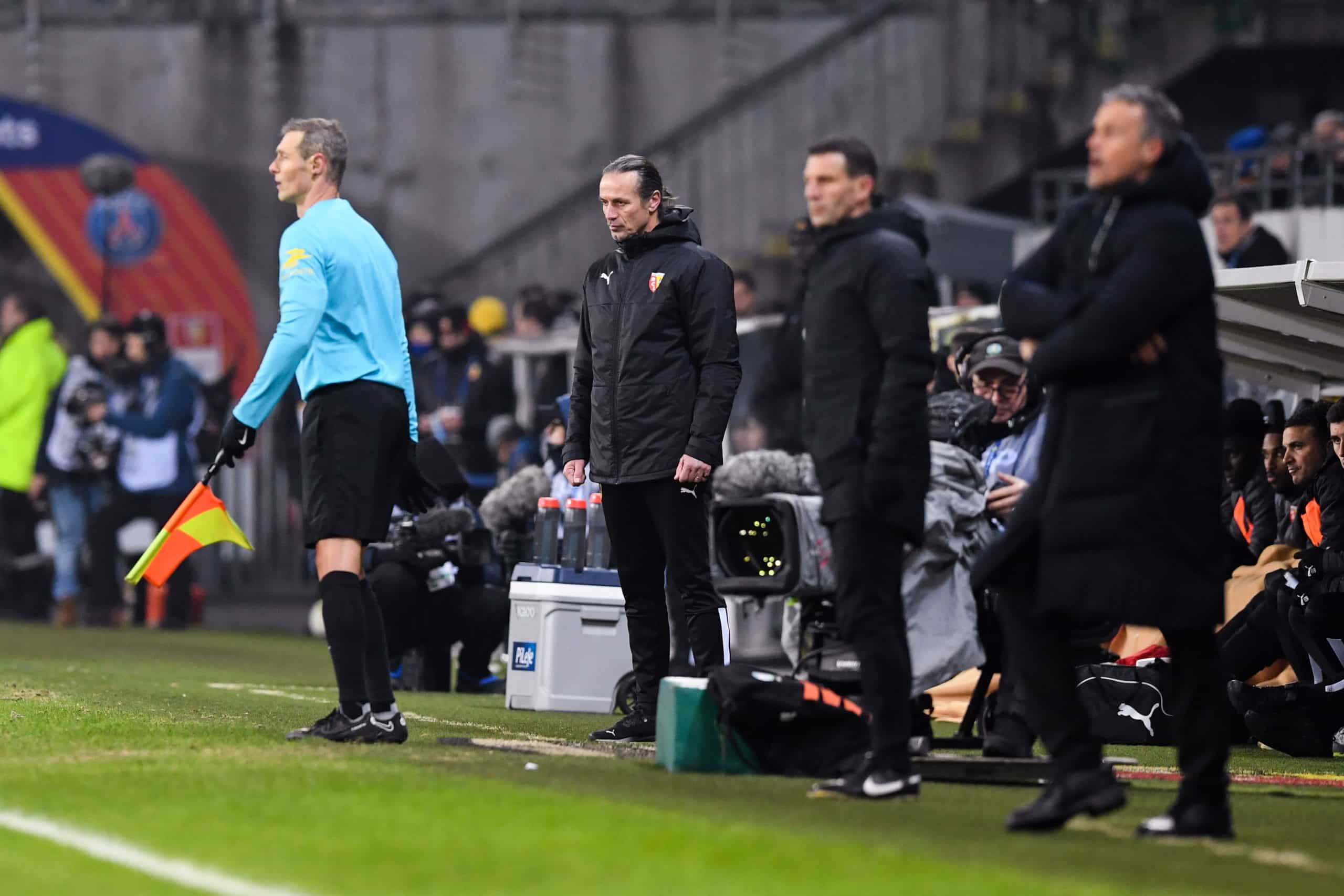 Benoit Delaval sur le banc de touche du Rc Lens.
