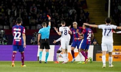 Itsvan Kovacs expulsant Ronald Araujo lors du dernier Barcelone-PSG.