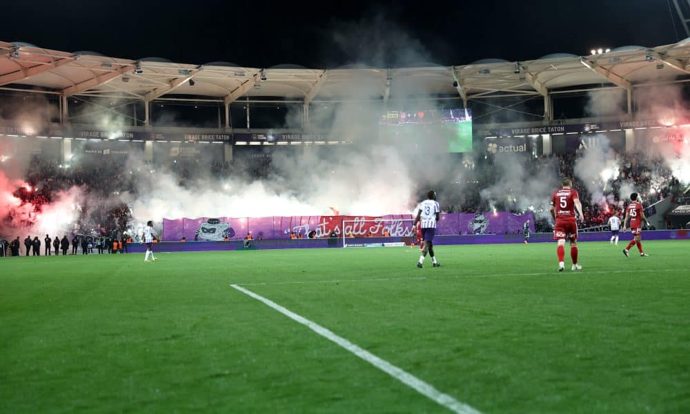Le tifo des supporters du TFC, au Stadium, avant un match contre Brest.