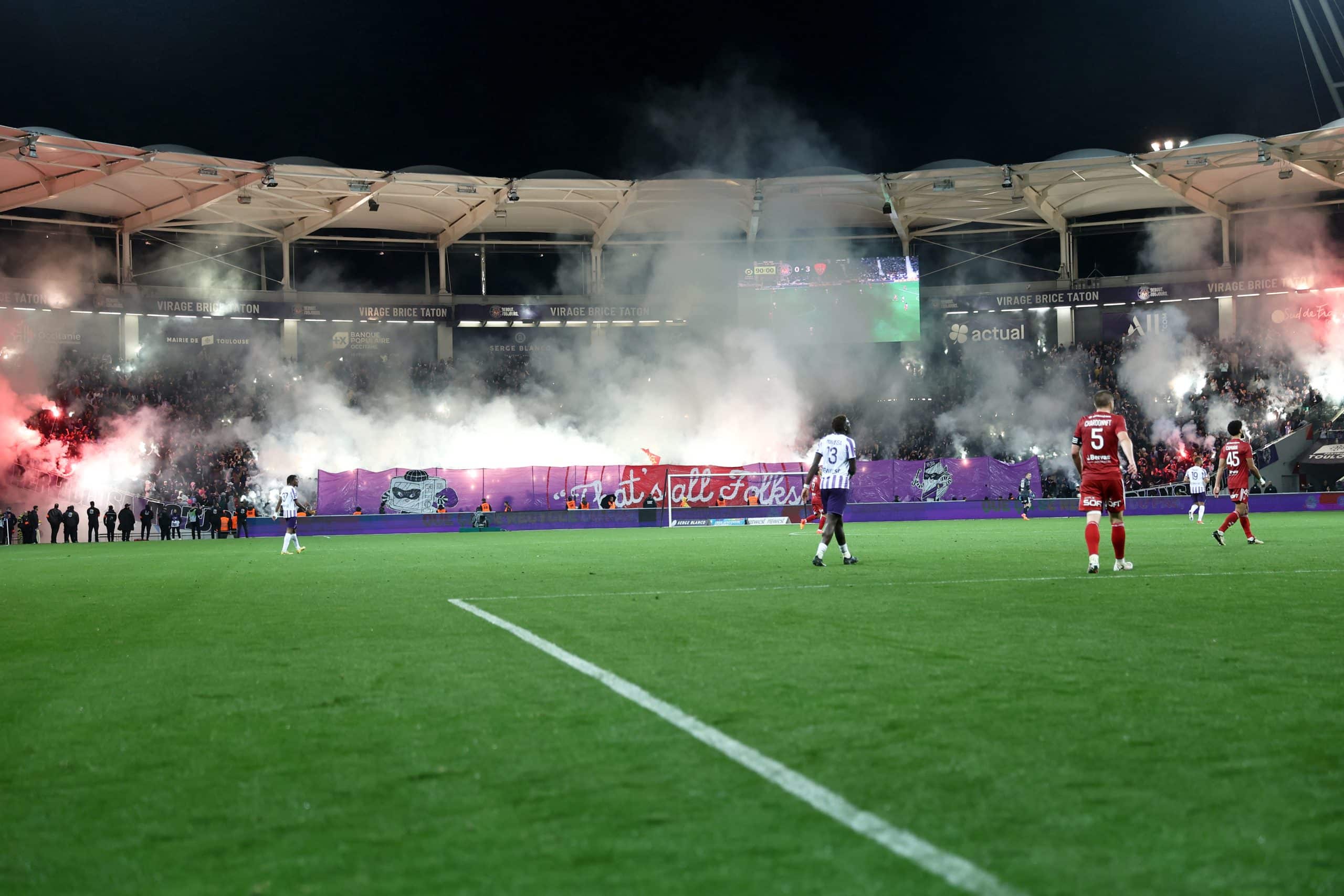 Le tifo des supporters du TFC, au Stadium, avant un match contre Brest.