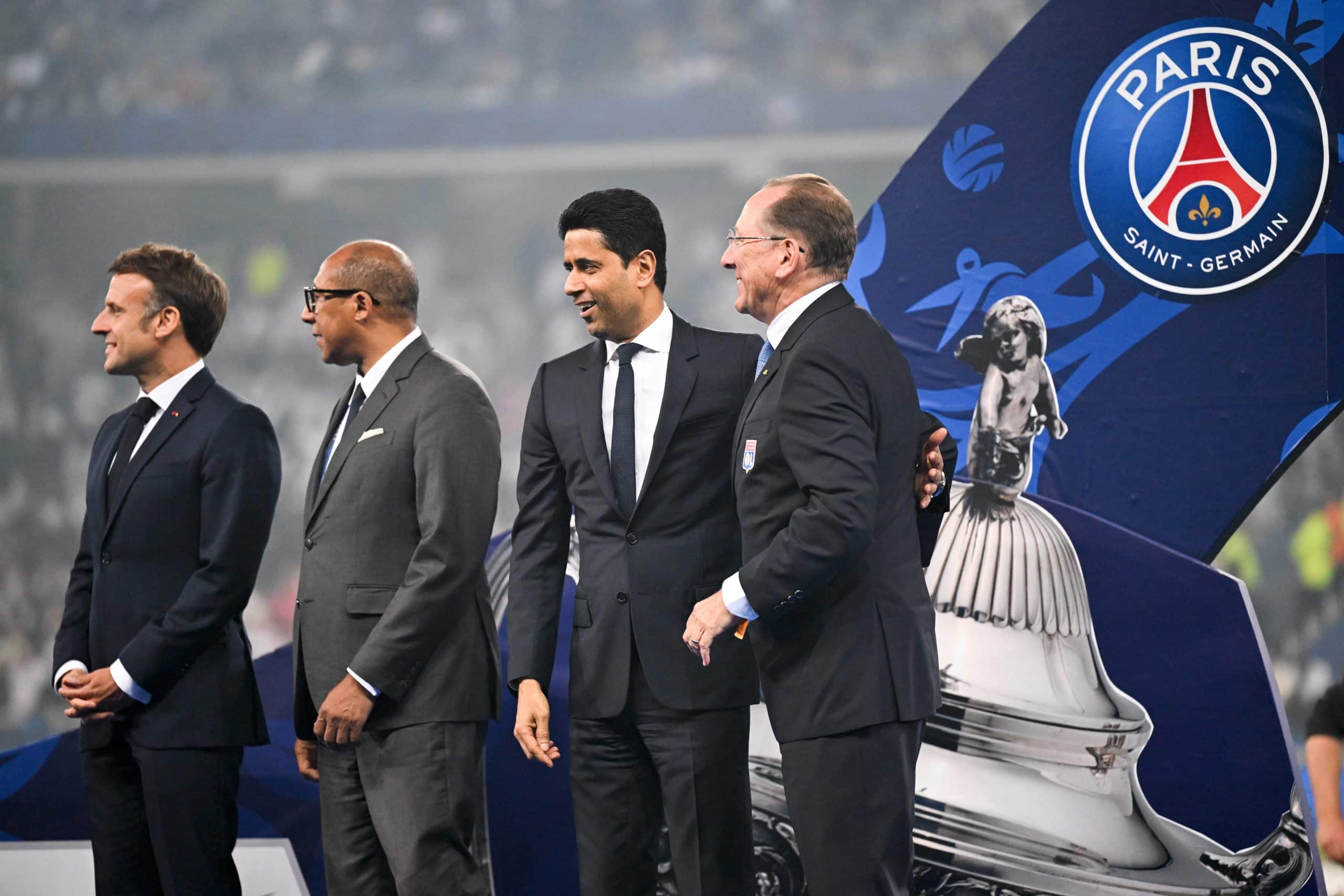 Les présidents du PSG, Nasser al-Khelaïfi, et de l'OL, John Textor, lors de la finale de la Coupe de France 2024.