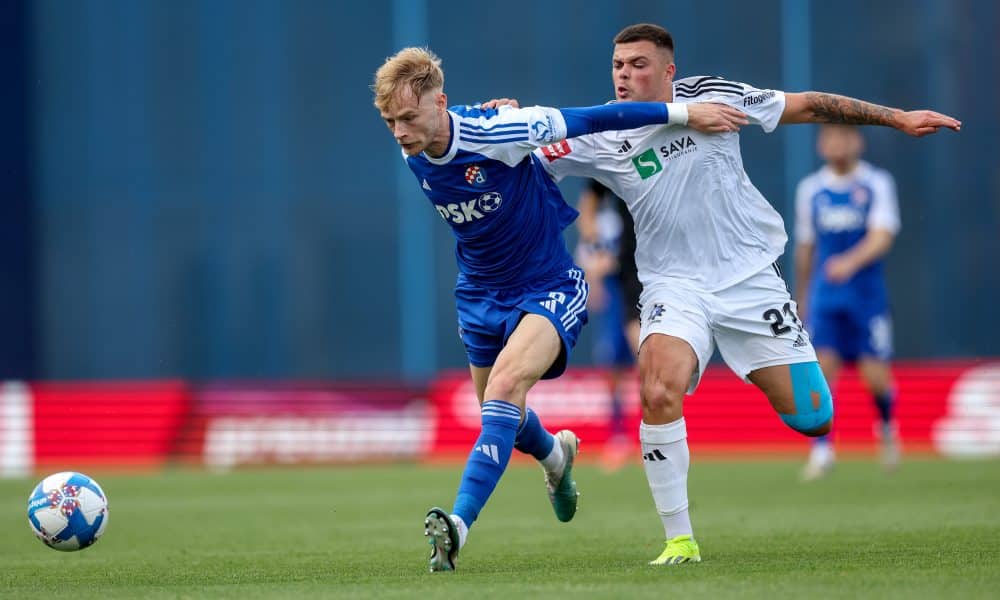 La recrue de l'ASSE Maxime Bernauer, en action avec le Dinamo Zagreb.