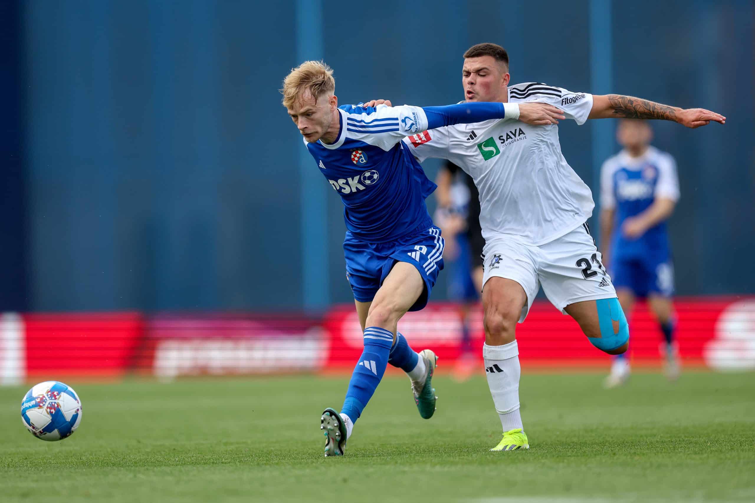 La recrue de l'ASSE Maxime Bernauer, en action avec le Dinamo Zagreb.