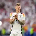 Real Madrid : Toni Kroos encense Hansi Flick et son FC Barcelone