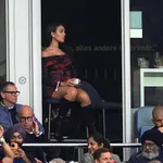 Georgina Rodriguez fait tourner les têtes loin de Cristiano Ronaldo 