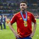Aymeric Laporta avec sa médaille de champion d'Europe décrochée avec la sélection espagnole en 2024.