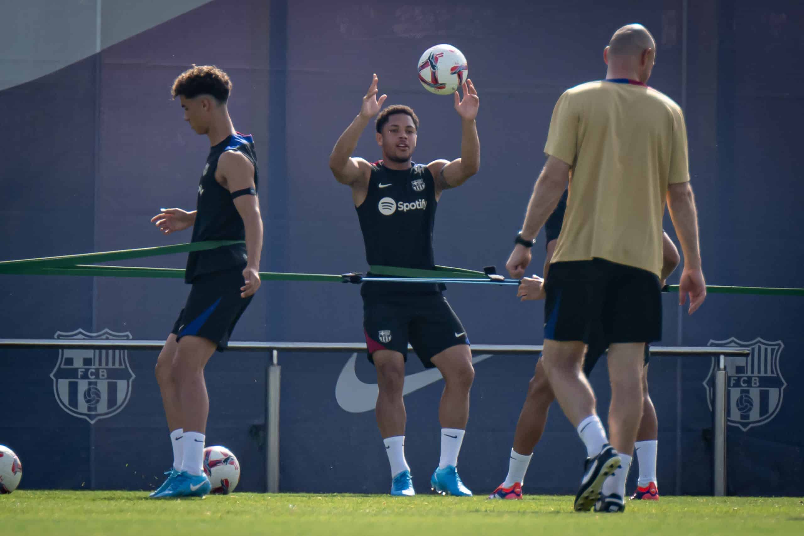 Vitor Roque lors d'un entraînement du FC Barcelone l'été dernier.