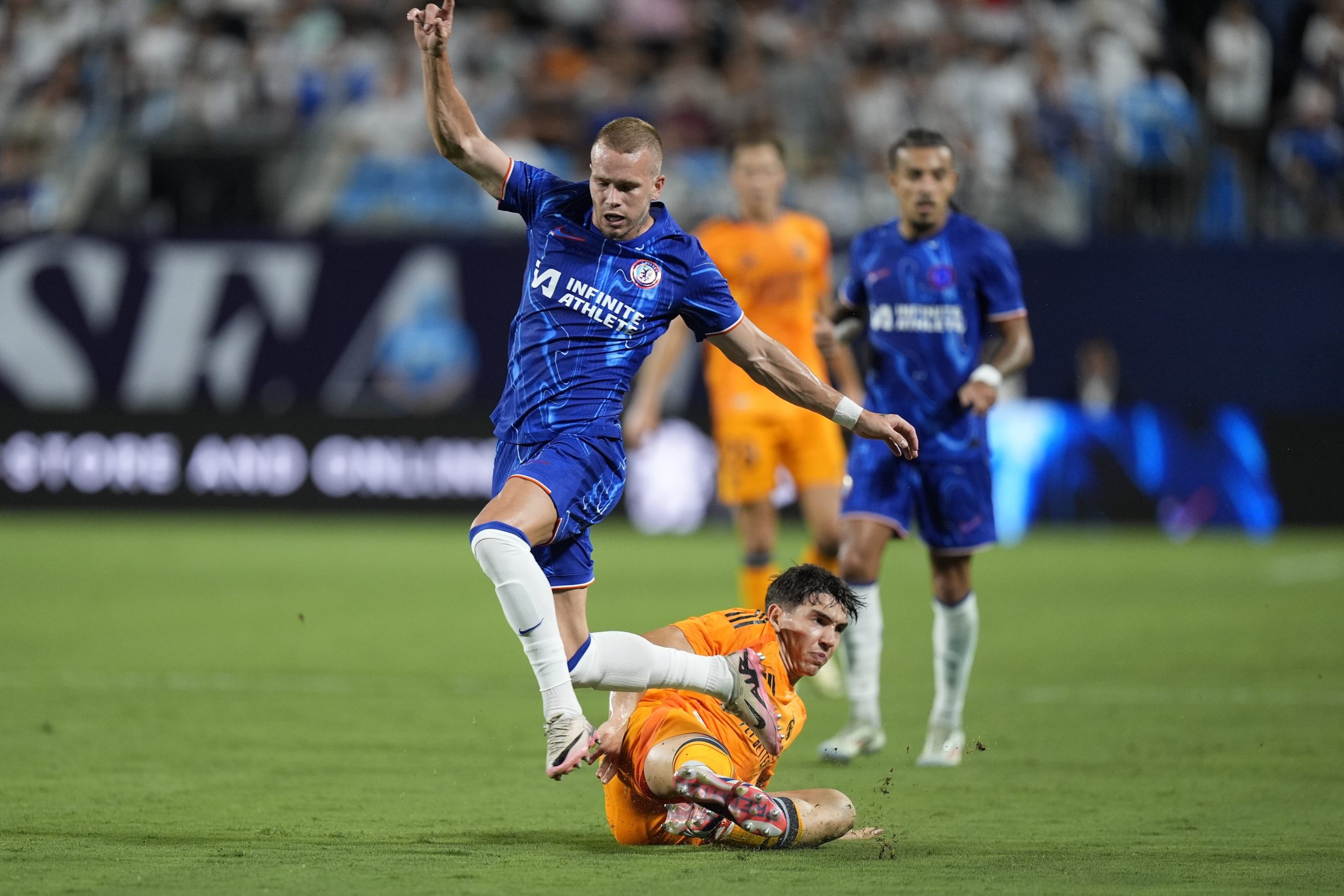 Joan Martinez (en orange) lors d'un match amical contre Chelsea à l'été 2024.