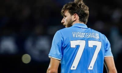 Khvicha Kvaratskhelia (Naples) arrive officiellement au PSG.