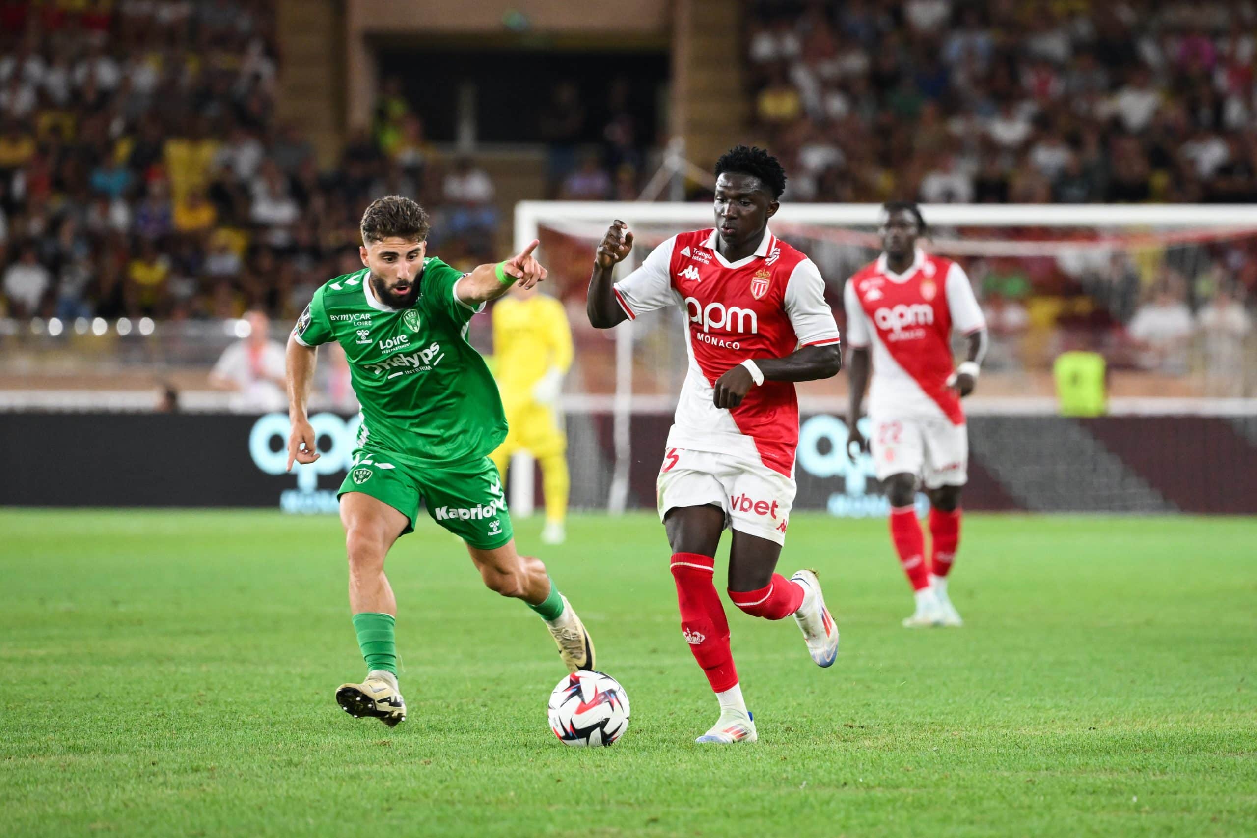 Lamine Camara au duel avec Zuriko Davitashvili lors d'AS Monaco - ASSE