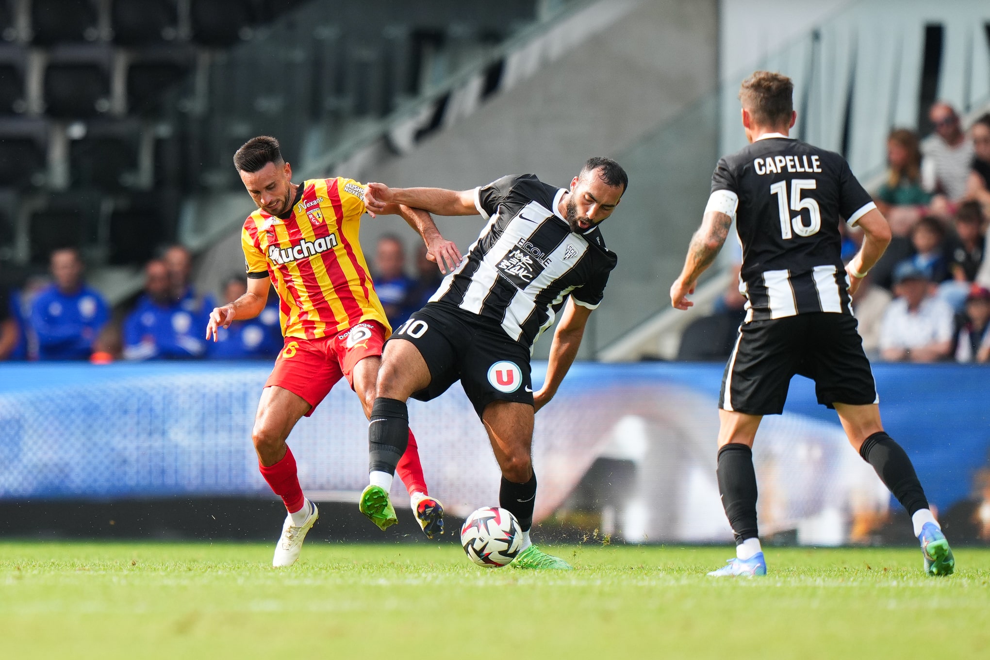 Adrien Thomasson et Himad Abdelli lors de Angers-Lens en août 2024.