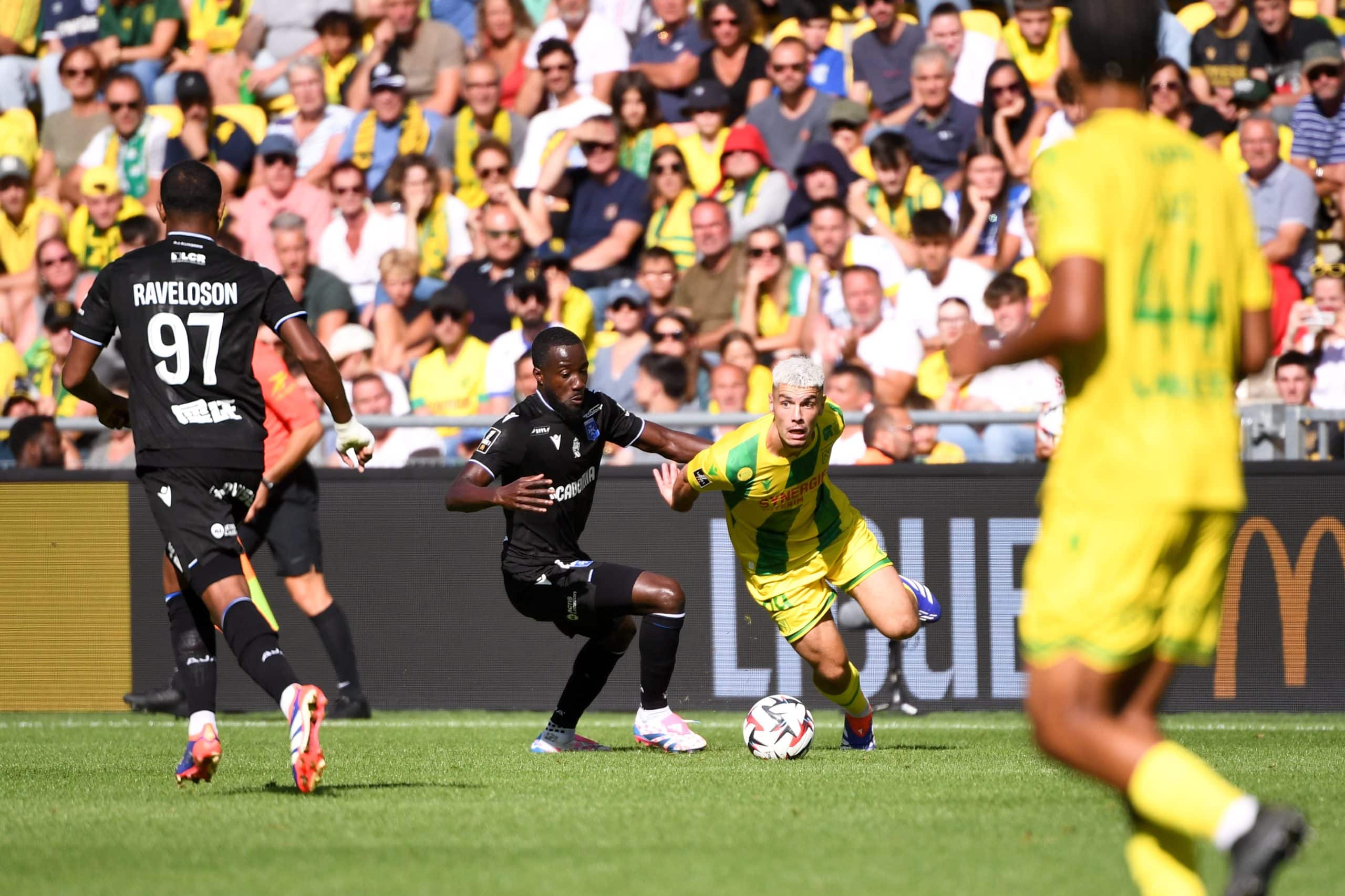 Matthis Abline lors du match aller entre le FC Nantes et l'AJ Auxerre