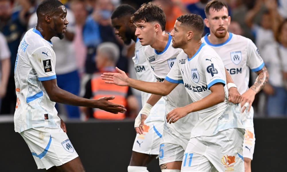 Geoffrey Kondogbia et Amine Harit aux côtés de leurs coéquipiers de l'OM