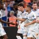 Geoffrey Kondogbia et Amine Harit aux côtés de leurs coéquipiers de l'OM