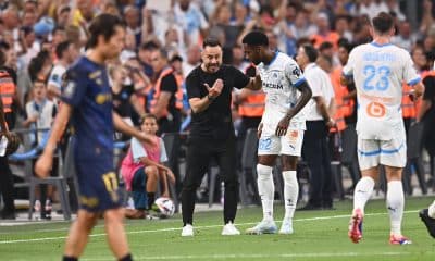 L'entraîneur de l'OM, Roberto De Zerbi, avec Michael Murillo.