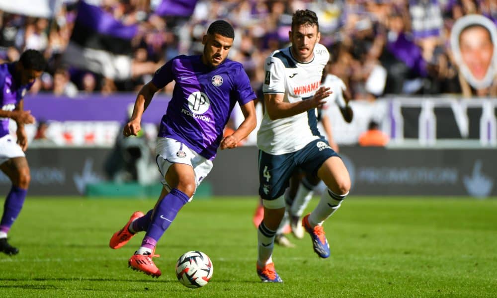 Zakaria Aboukhal au duel avec Gautier Lloris