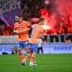 Pierre-Emile Hojbjerg et Valentin Rongier se congratulant lors de la victoire de l'OM à Toulouse.