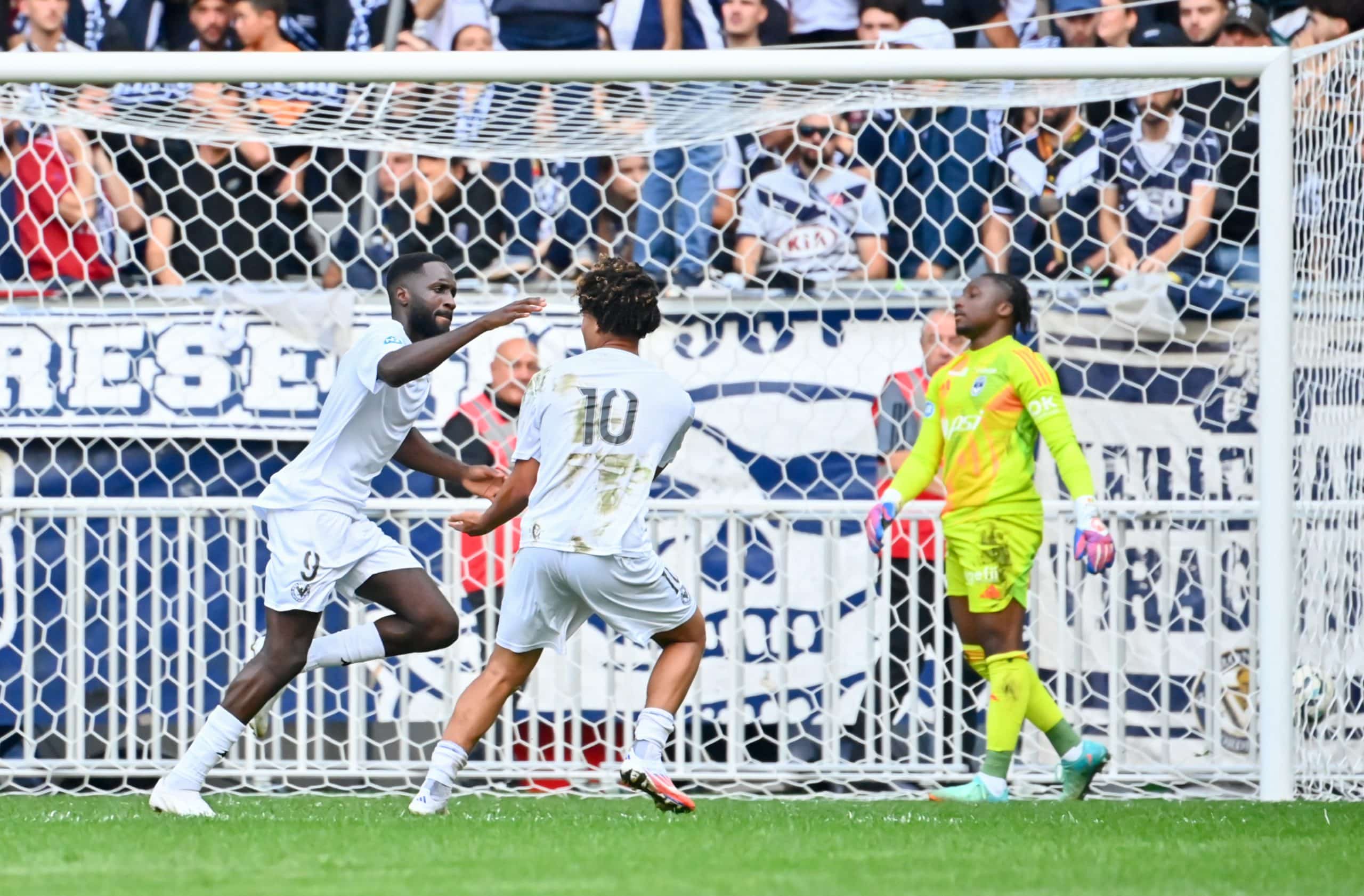 Babacar Leye (ex-FC Nantes), l'attaquant des Voltigeurs de Châteaubriant, intéresse les Girondins de Bordeaux.