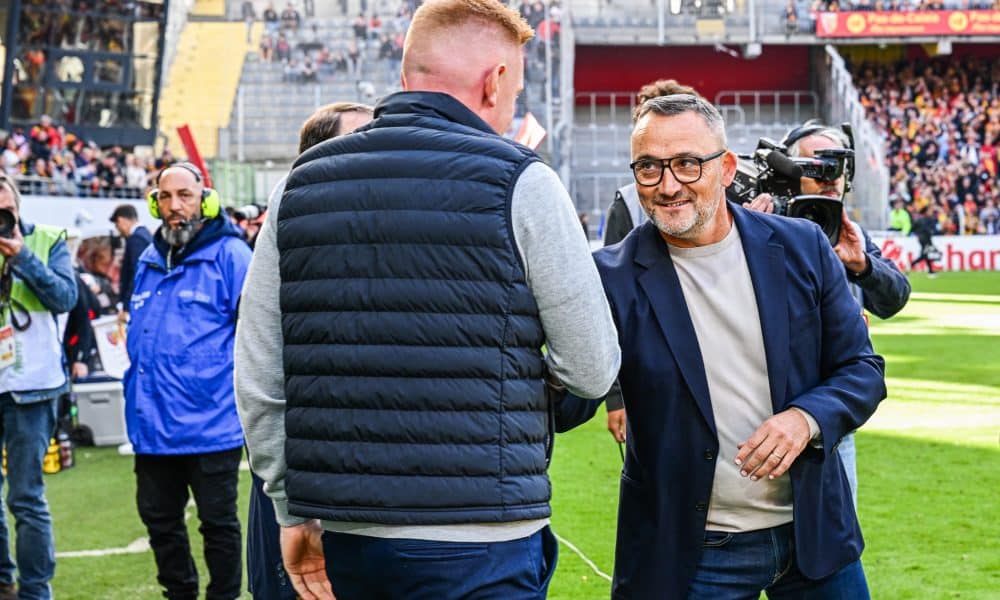 L'entraîneur de l'OGC Nice, Franck Haise, saluant son homologue du RC Lens, Will Still.