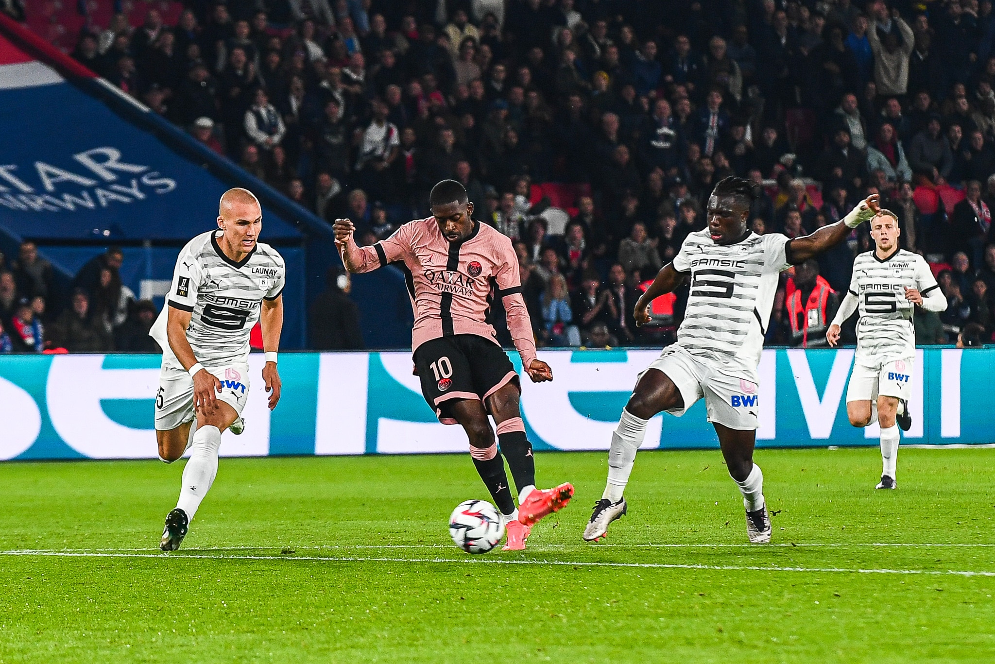 Action de PSG-Rennes lors de la saison 2024-25.