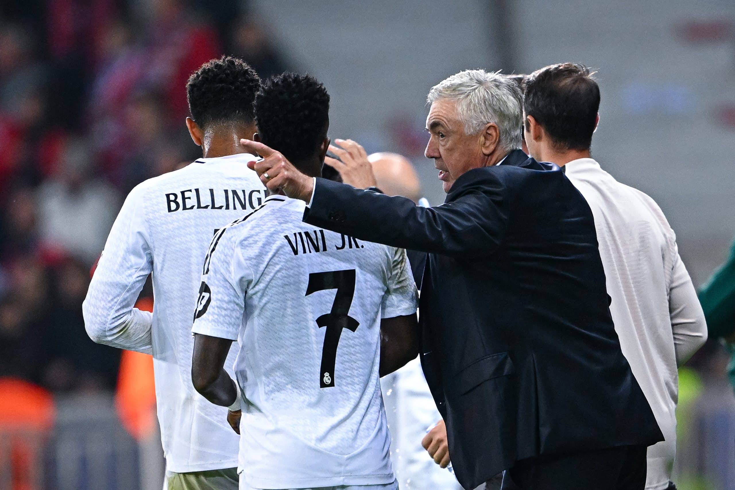 L'entraîneur du Real Madrid, Carlo Ancelotti, et Vinicius Jr.