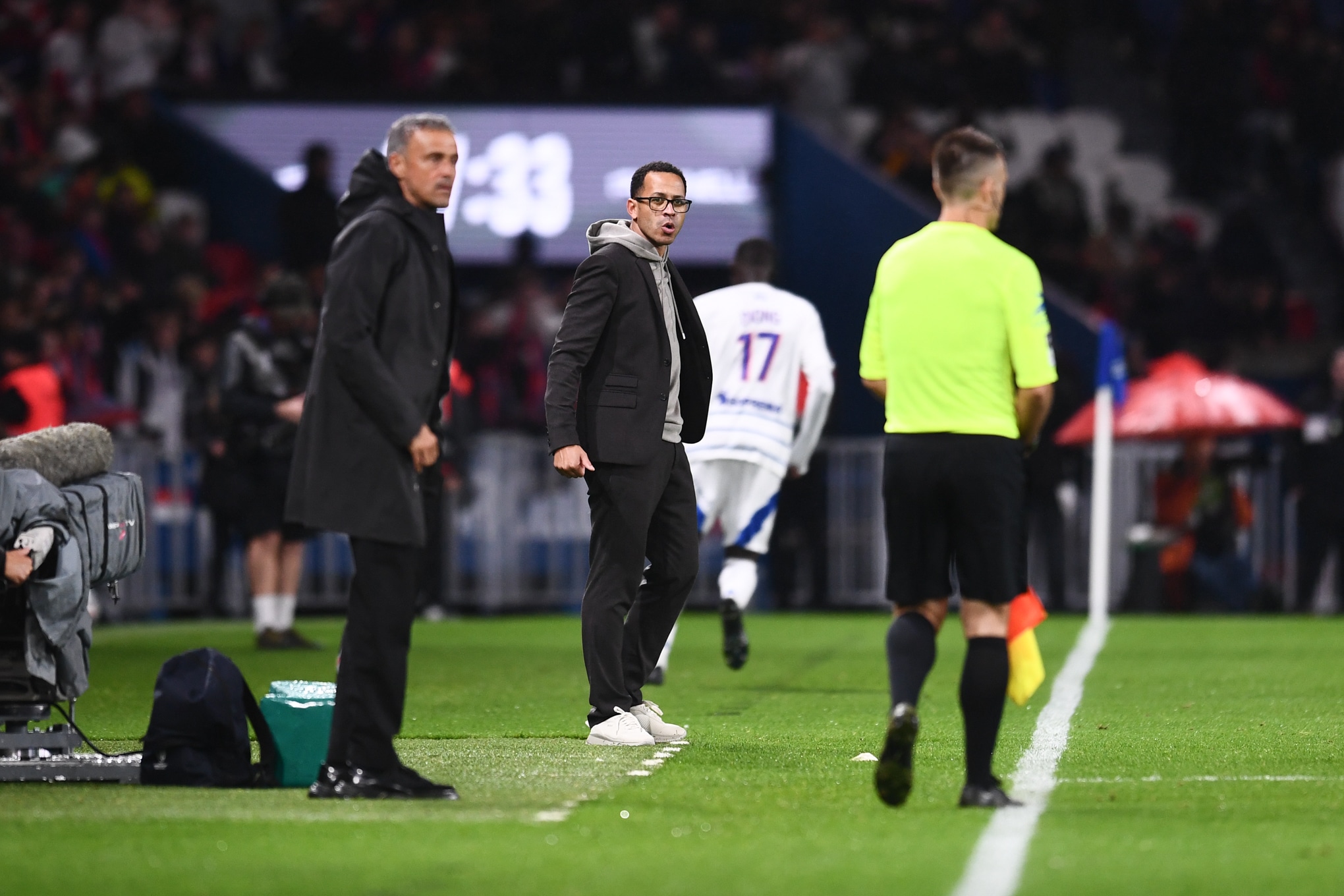 L'entraîneur du PSG, Luis Enrique, et celui du RC Strasbourg, Liam Rosenior.