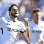 Les infos du jour : Kvara arrive à Paris, l&rsquo;affaire OM – LOSC enfle encore, le dossier Cardona rebondit à l&rsquo;ASSE