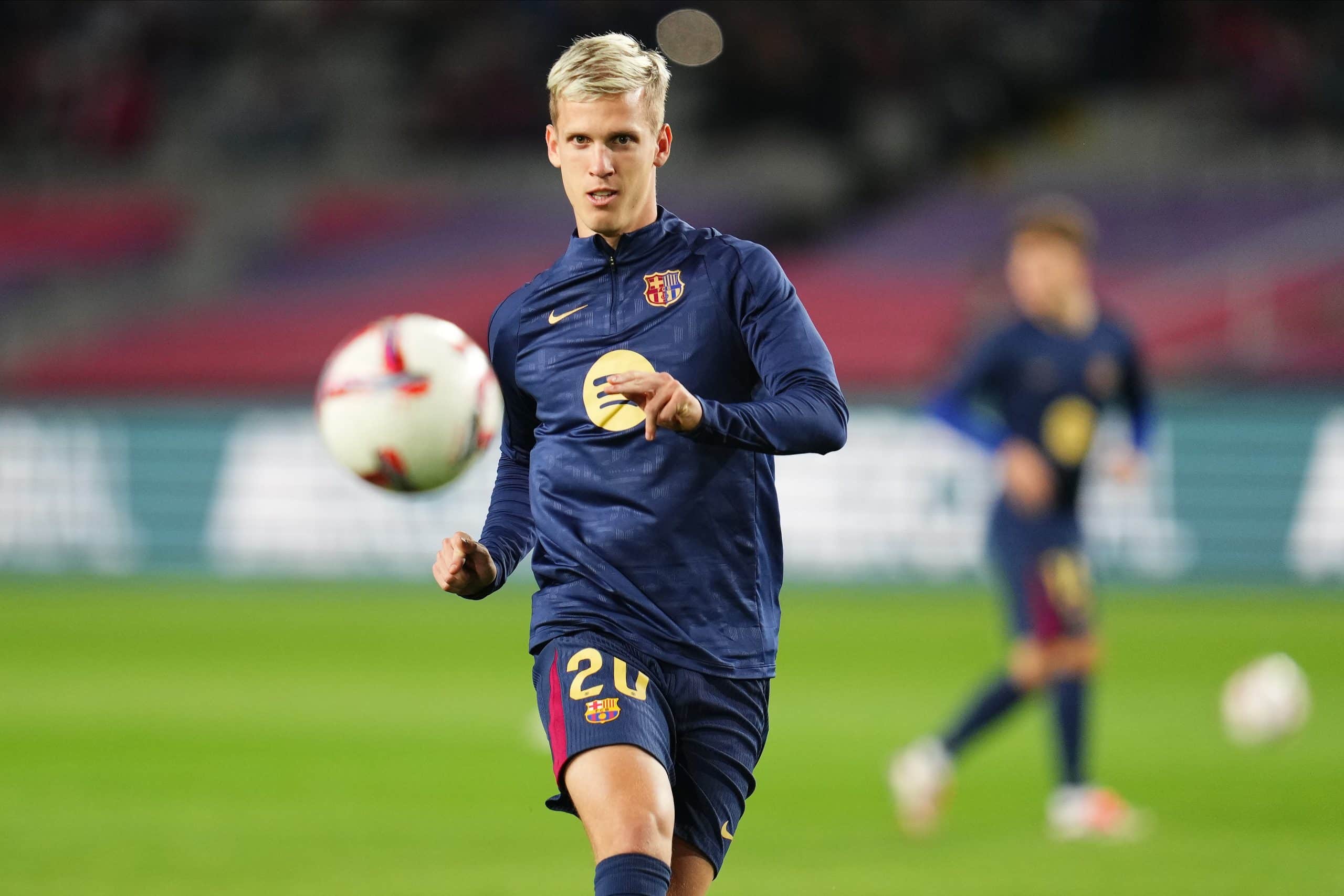 Le milieu offensif du FC Barcelone Dani Olmo lors de l'échauffement.