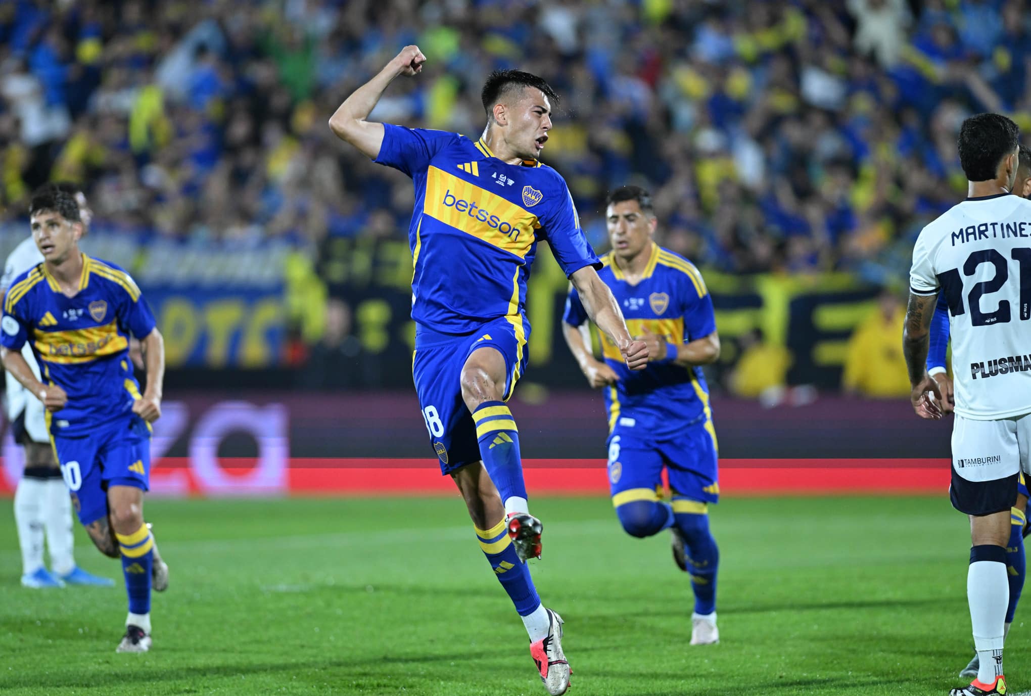 Aaron Anselmino sous le maillot de Boca Juniors