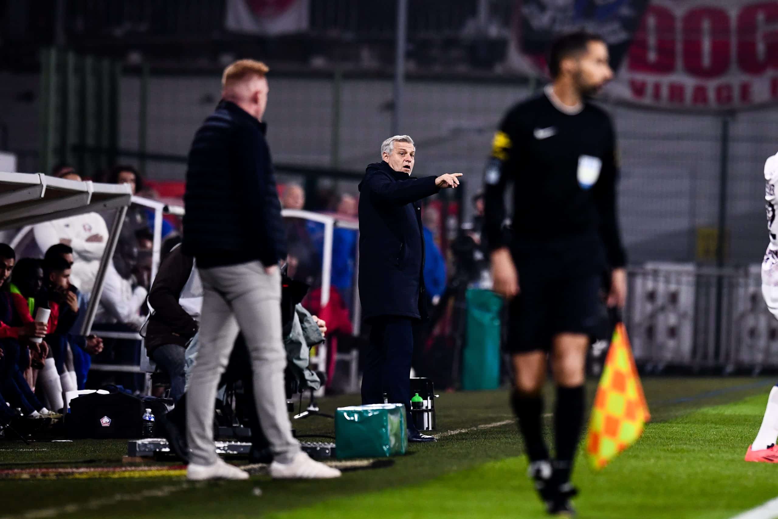 L'entraîneur du RC Lens, Will Still, et celui du LOSC, Bruno Genesio, lors du derby aller.