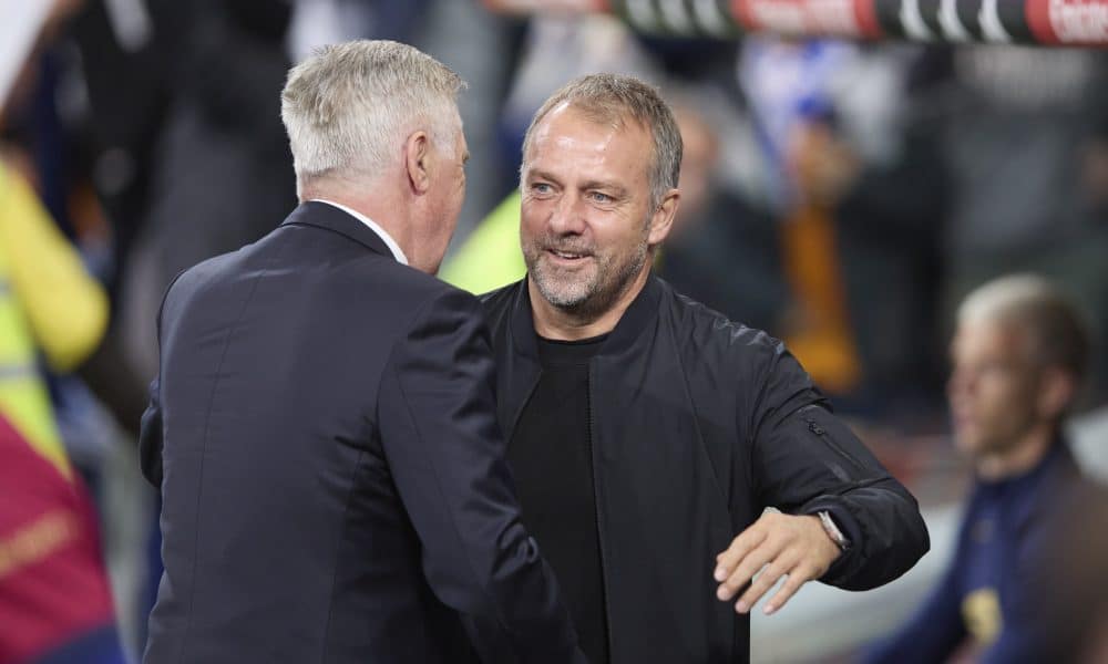 Carlo Ancelotti et Hansi Flick, les entraîneurs du Real Madrid et du FC Barcelone.