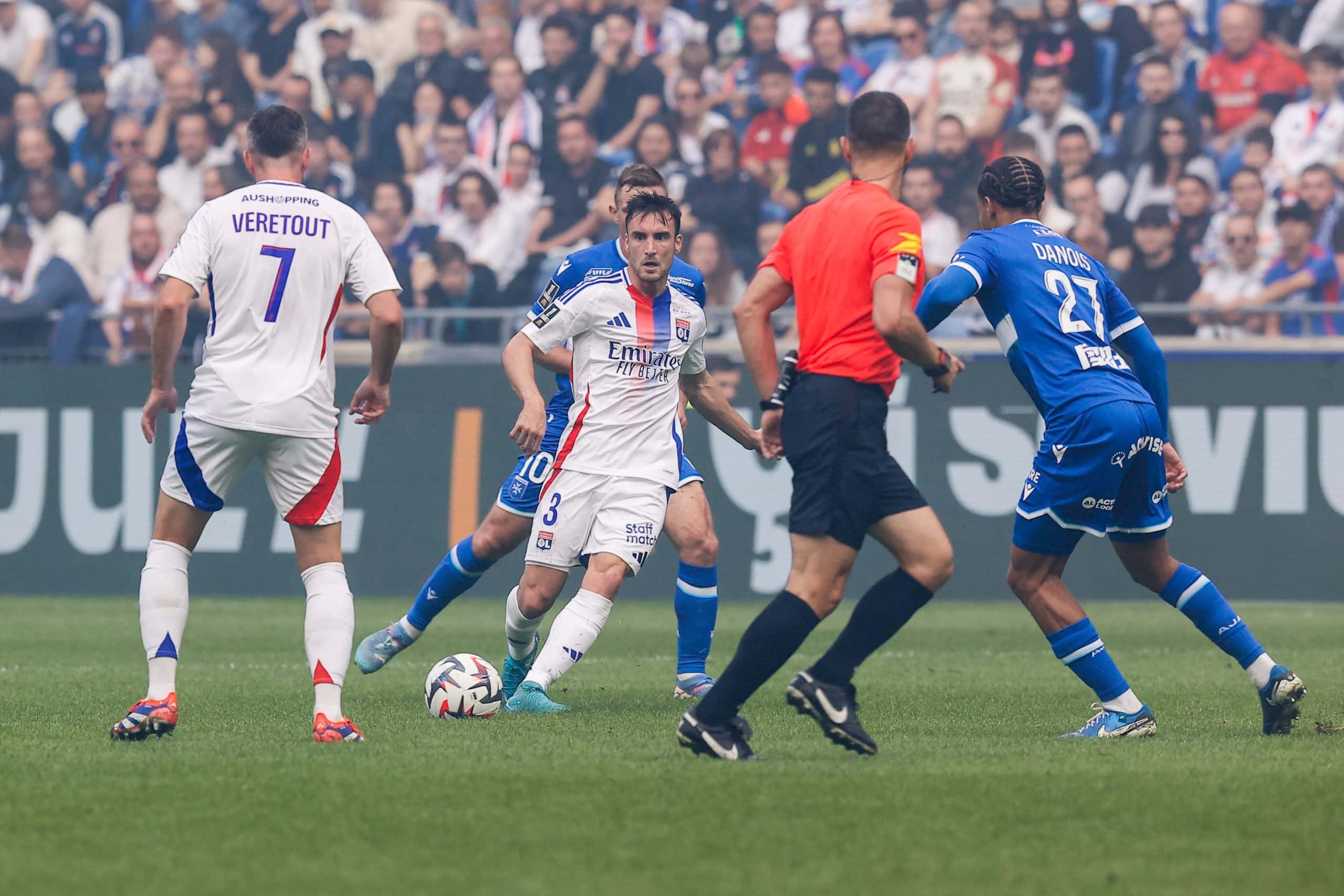 Nicolas Tagliafico lors du match aller entre l'OL et l'AJ Auxerre