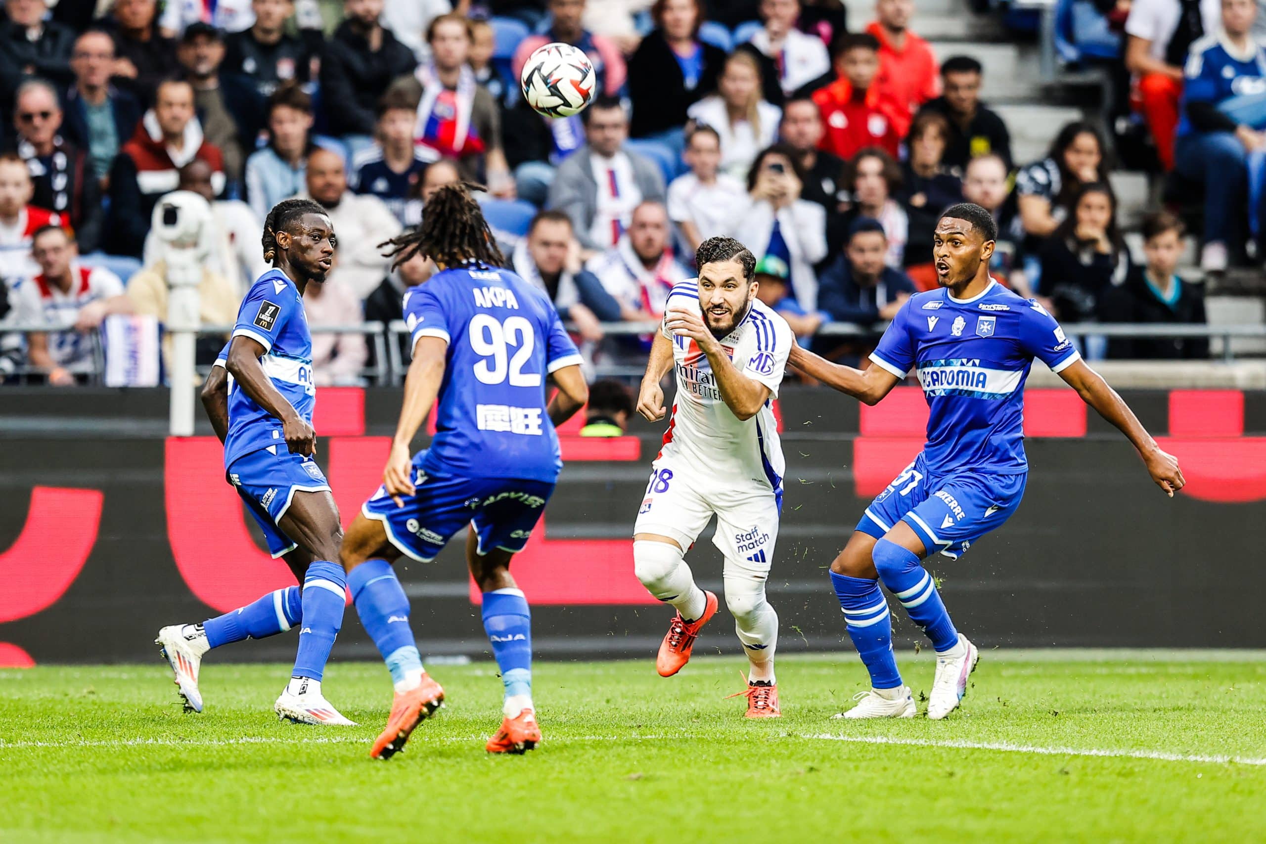 Rayan Cherki lors du match aller entre l'OL et l'AJ Auxerre