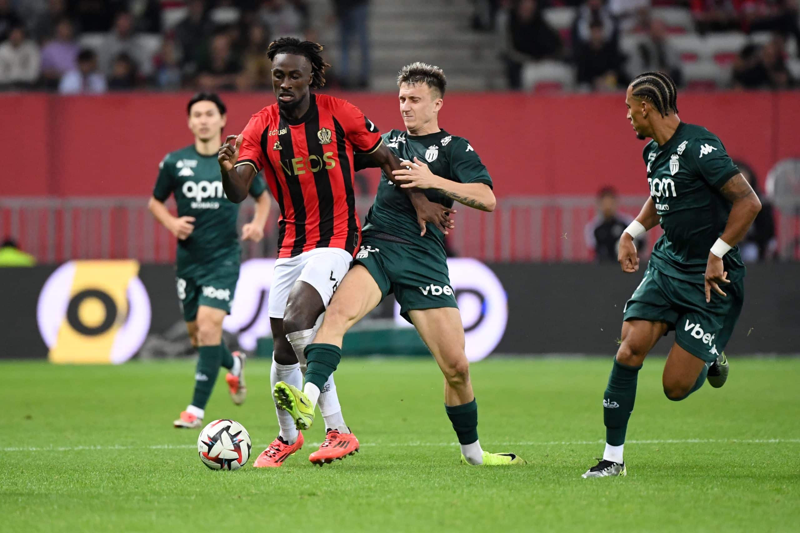 Evann Guessand lors du match aller entre l'OGC Nice et l'AS Monaco