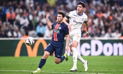 Joao Neves devançant Leonardo Balerdi lors du dernier OM-PSG.