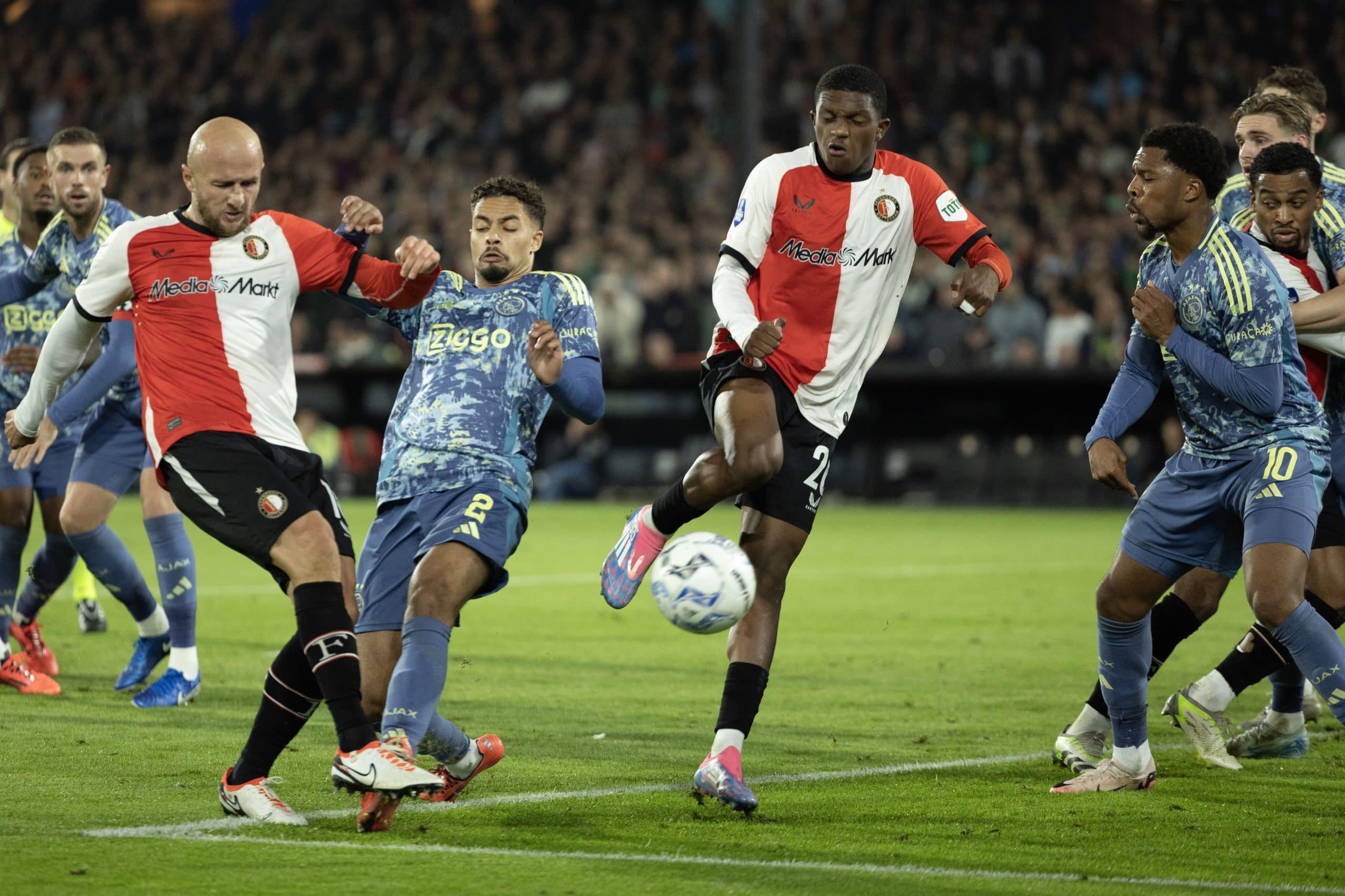 Le défenseur central costaricain du Feyenoord Rotterdam, Jeyland Mitchell