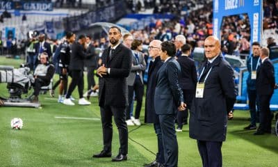 Le board de l'OM Mehdi Benatia, Frank McCourt et Pablo Longoria au bord du terrain au Vélodrome.