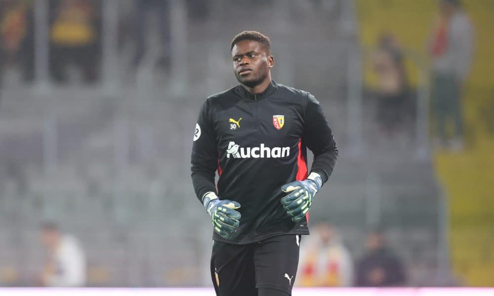 Brice Samba, le gardien du RC Lens, finalement privé de son départ au Stade Rennais.