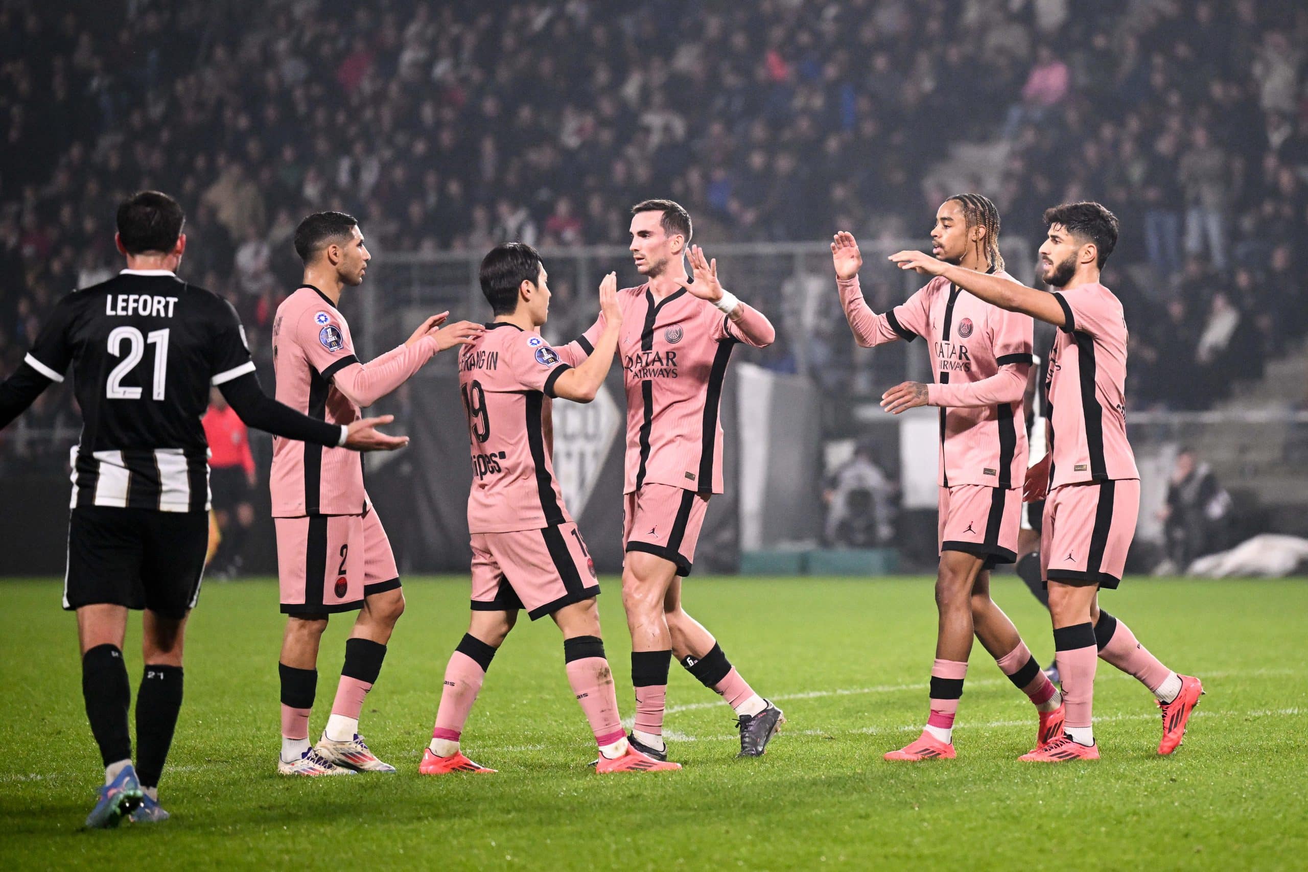 La joie des Parisiens lors du match aller entre le PSG et Angers