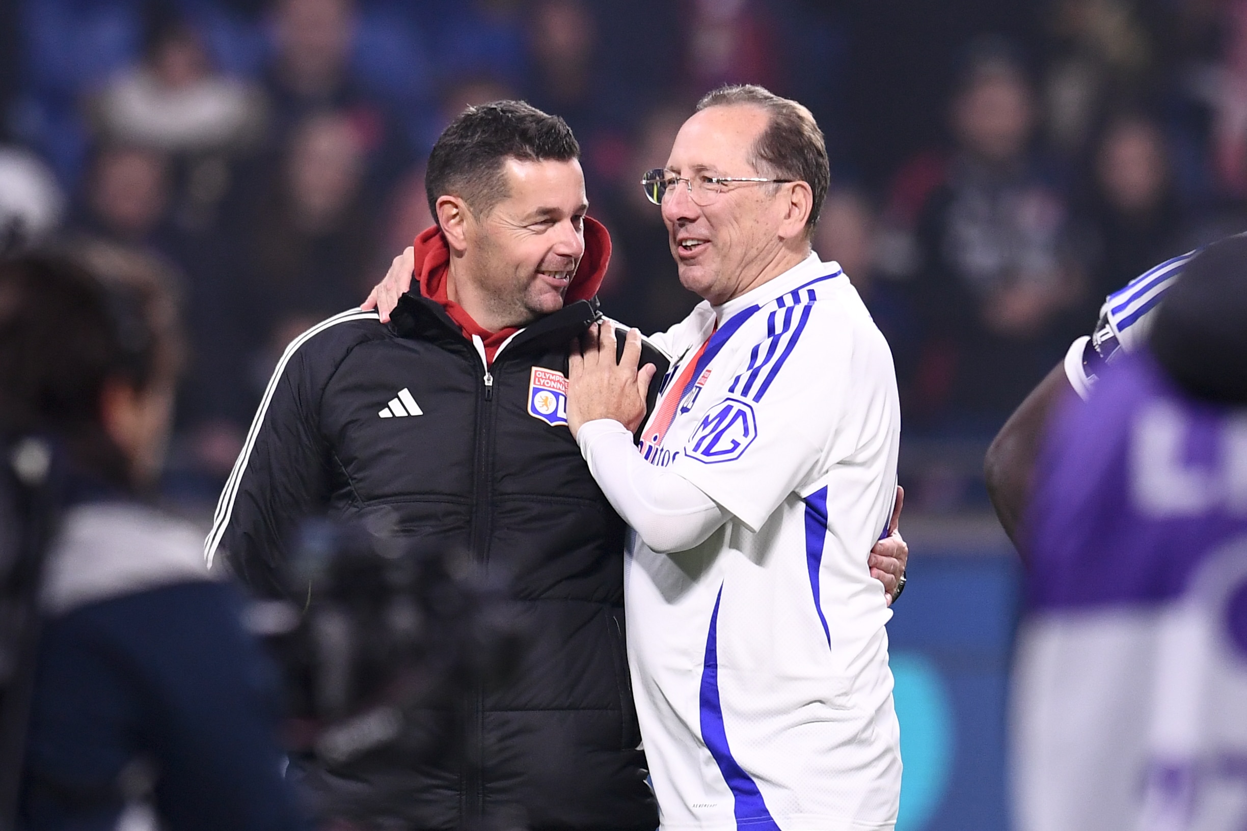 Pierre Sage et John Textor célébrant la qualification européenne de l'OL en mai 2024.