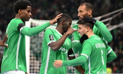 Benjamin Bouchouari aux côtés de ses coéquipiers de l'ASSE
